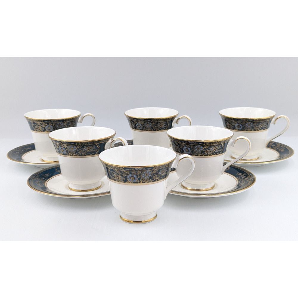 Royal Doulton Carlyle H5018 England Bone China set of 5 Tea Cups & Saucers +1Cup